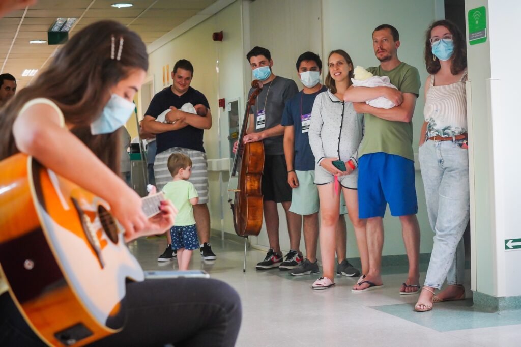 Los conciertos sociales de Femusc brindan tranquilidad y música a los hospitales y otras partes de la ciudad