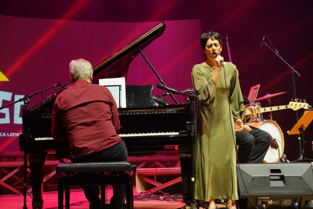 Opening ceremony of the 20th FEMUSC honors students and creators of the festival and the 80th anniversary of Elis Regina