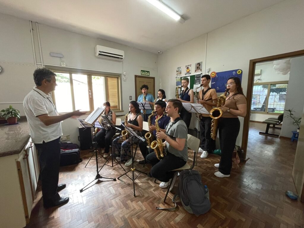 FEMUSC 2025: series of social concerts presents works with saxophones at the Psychosocial Care Center of Jaraguá do Sul