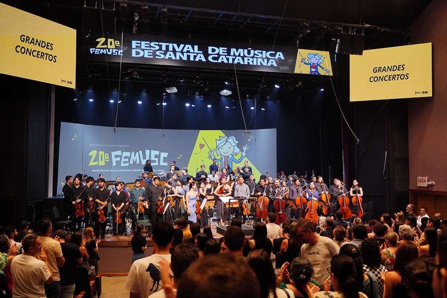 Spanish work “En Aranjuez Con Tu Amor”, presentation of African rhythms and tribute to Elis Regina mark the opening of FEMUSC 2025