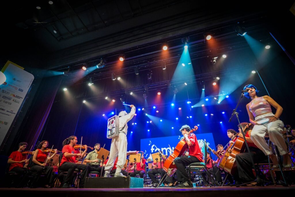 Maestro astronauta e músicos-atores levam crianças a uma aventura musical no 21º FEMUSC nos dias 17 e 24 de janeiro